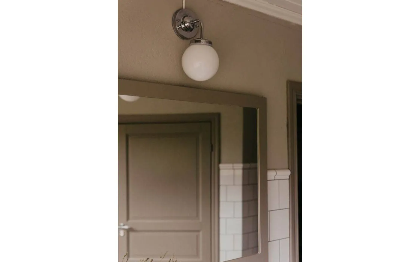Alley Vägglampa Krom/Vit IP44