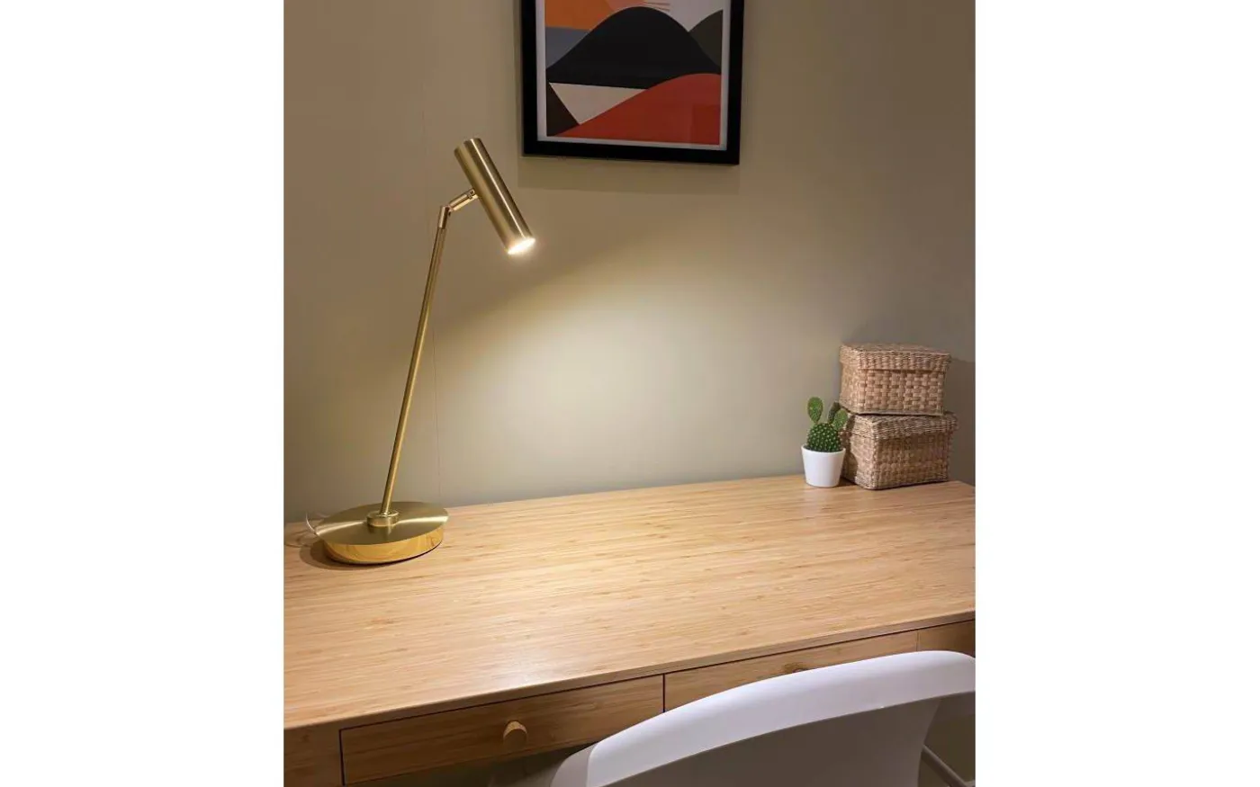 Artic Skrivbordslampa 52cm LED 6W 3000K Matt Mässing