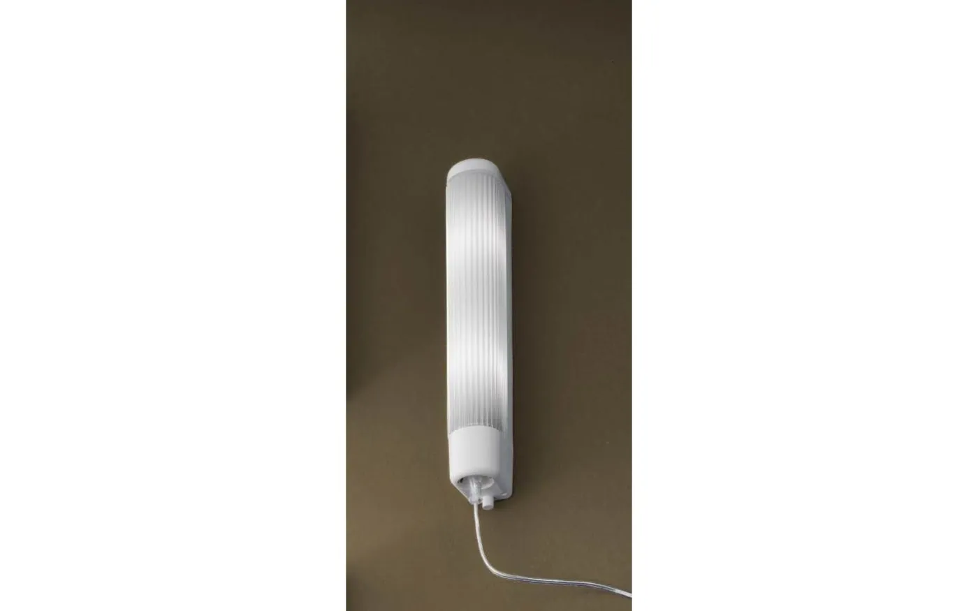 Bari 1 Spegelbelysning med Uttag 35cm Vit