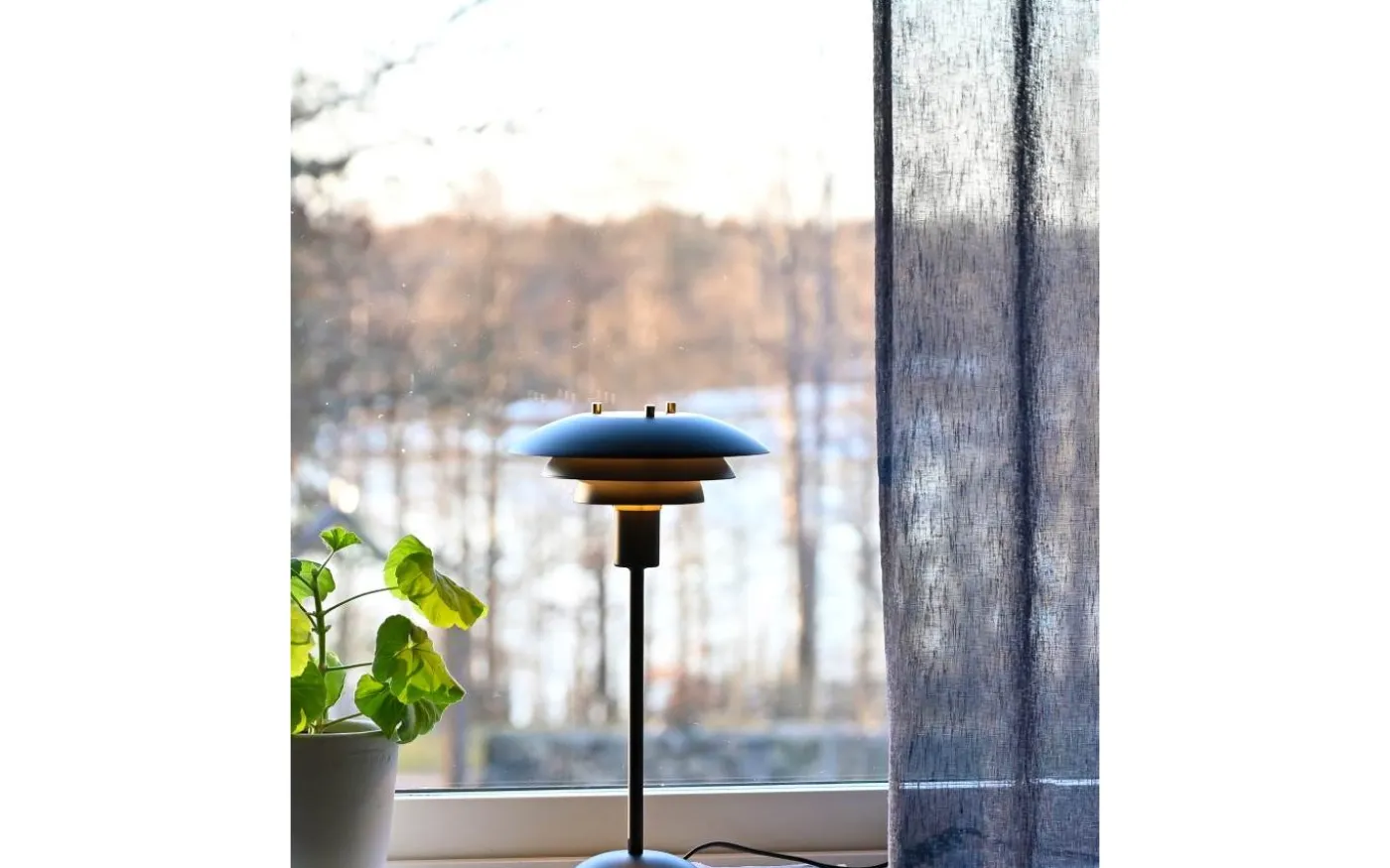 Epsilon Bordslampa 37cm Svart