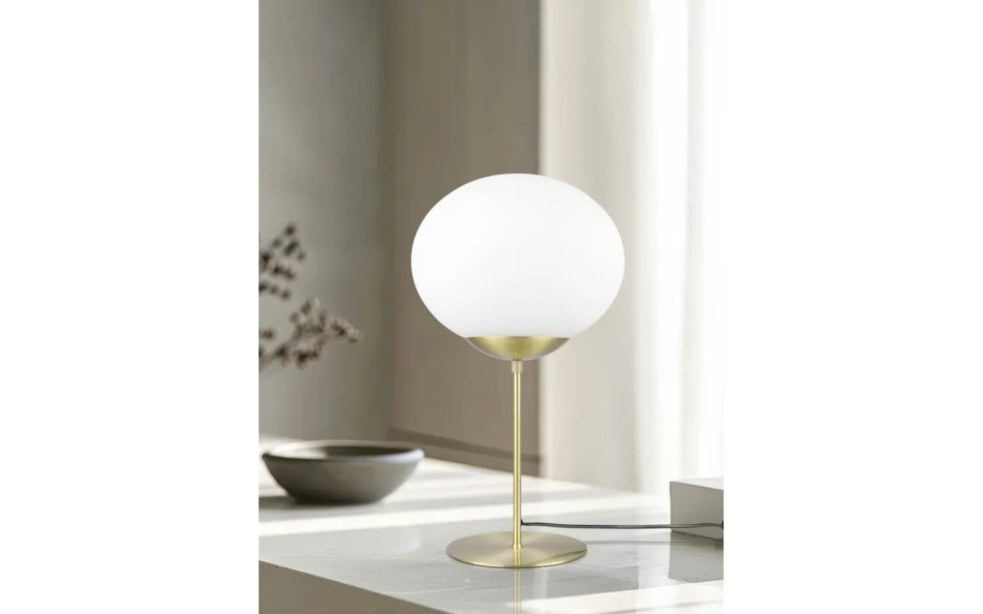 Fomento Bordslampa E27 matt mässing/vit