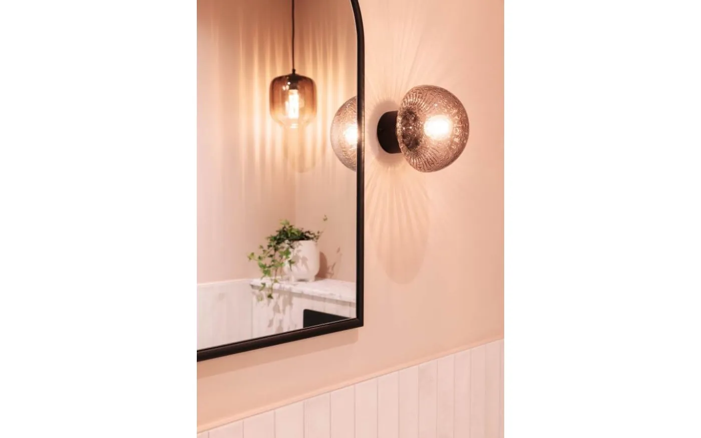 Fungo Vägglampa/Plafond 16cm Rök/Svart IP44