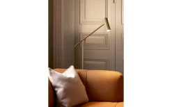 Hubble Read Golvlampa 140cm Borstad Mässing