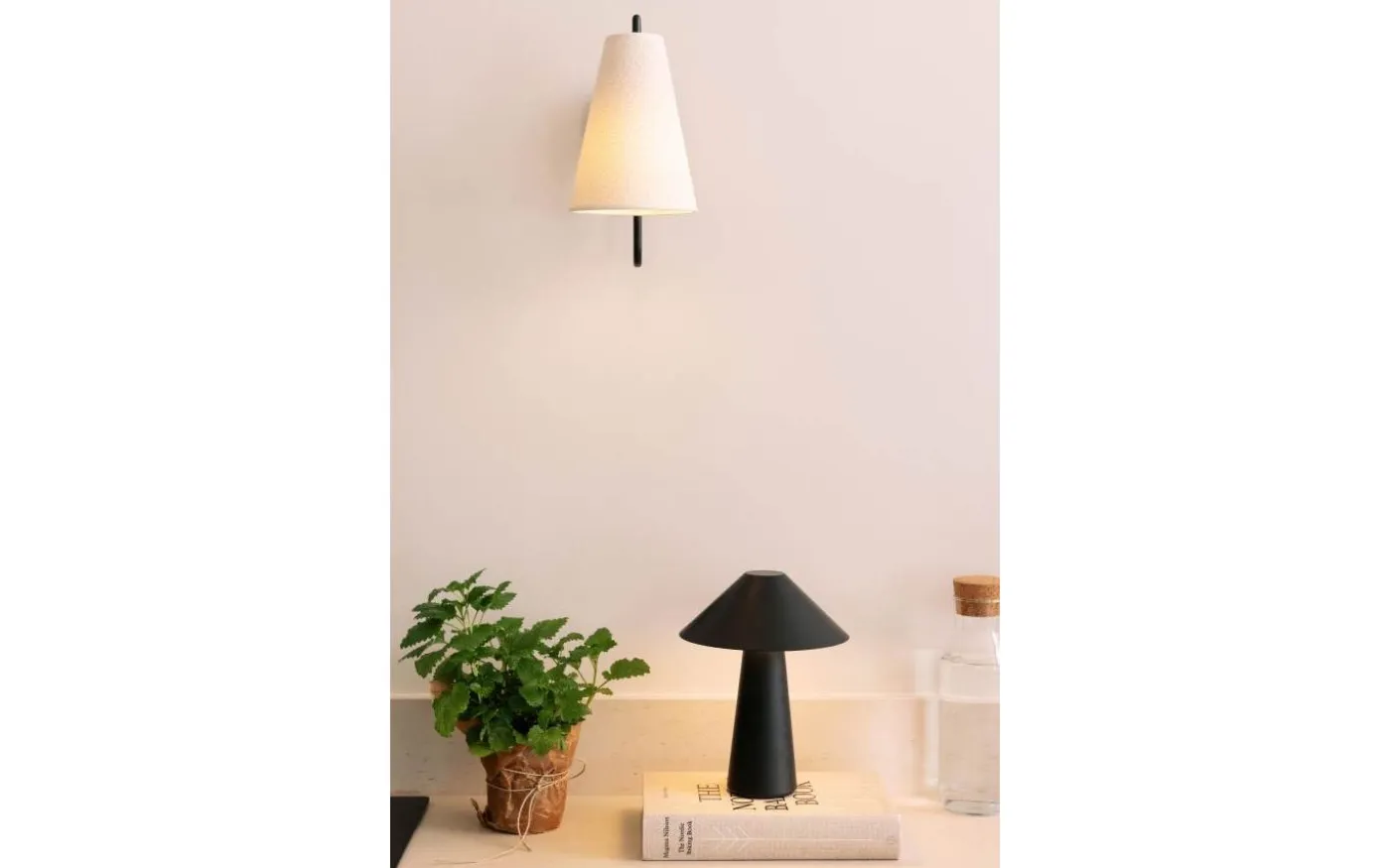 Lou Vägglampa Vit Bouclé/Svart
