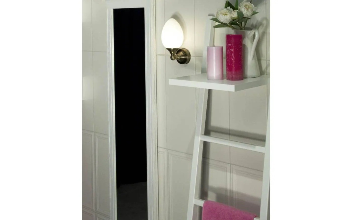 Luigi Vägglampa Antik/Opal IP44