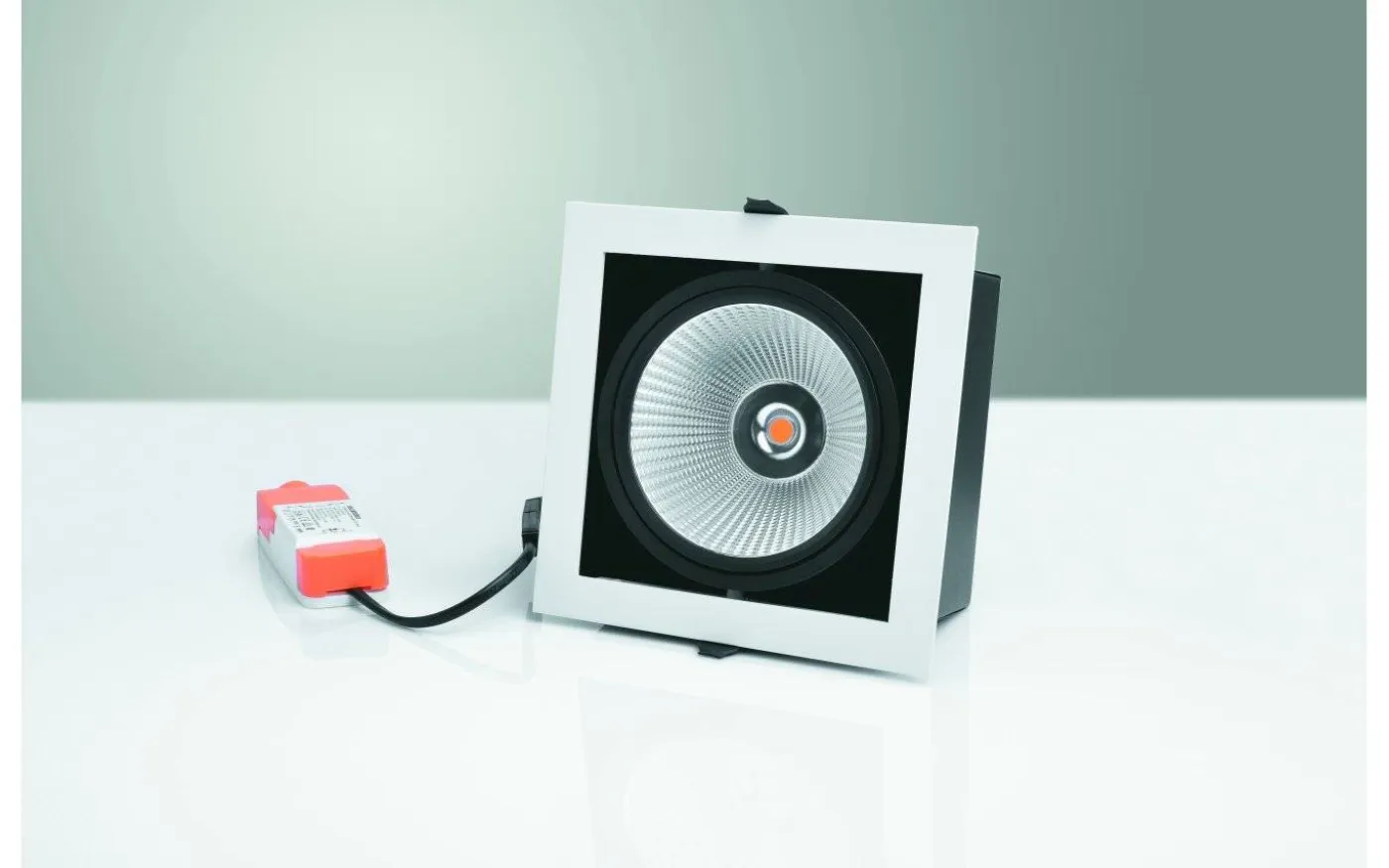 MD-251 Downlight 3000K 10W Vit/Svart 230V IP21