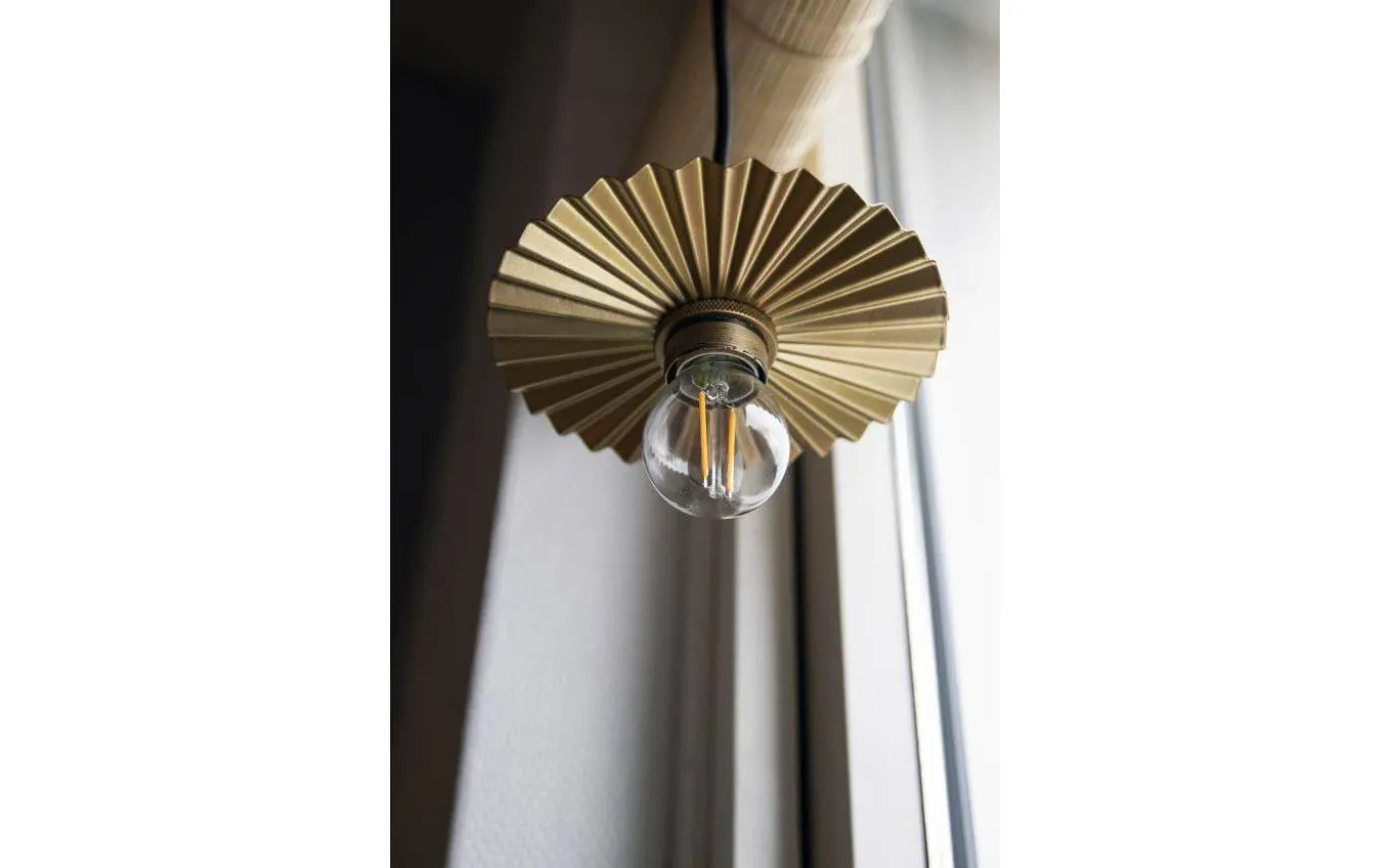 Omega Fönsterlampa 15cm Guld