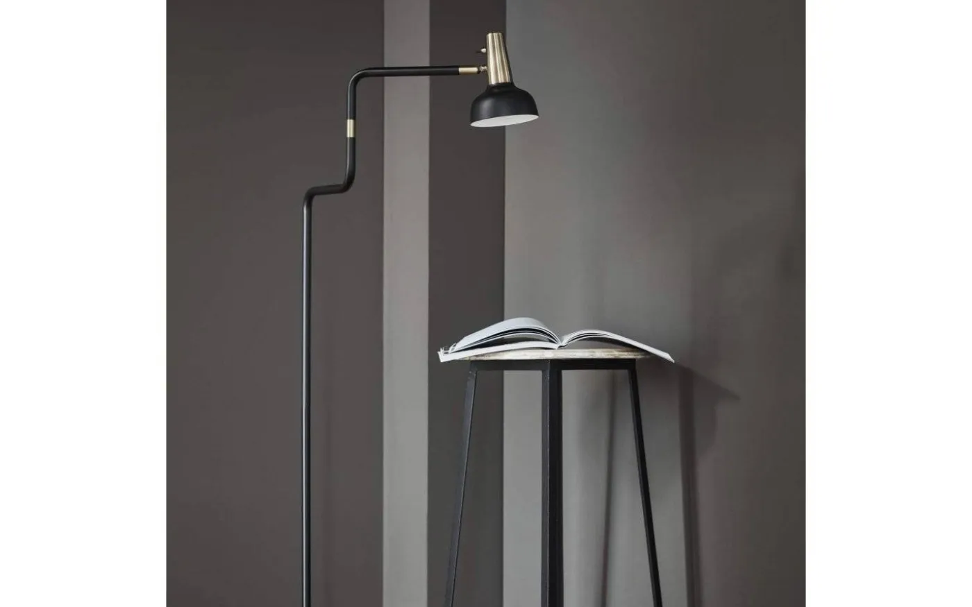 Ray Golvlampa 127cm Svart/Mässing
