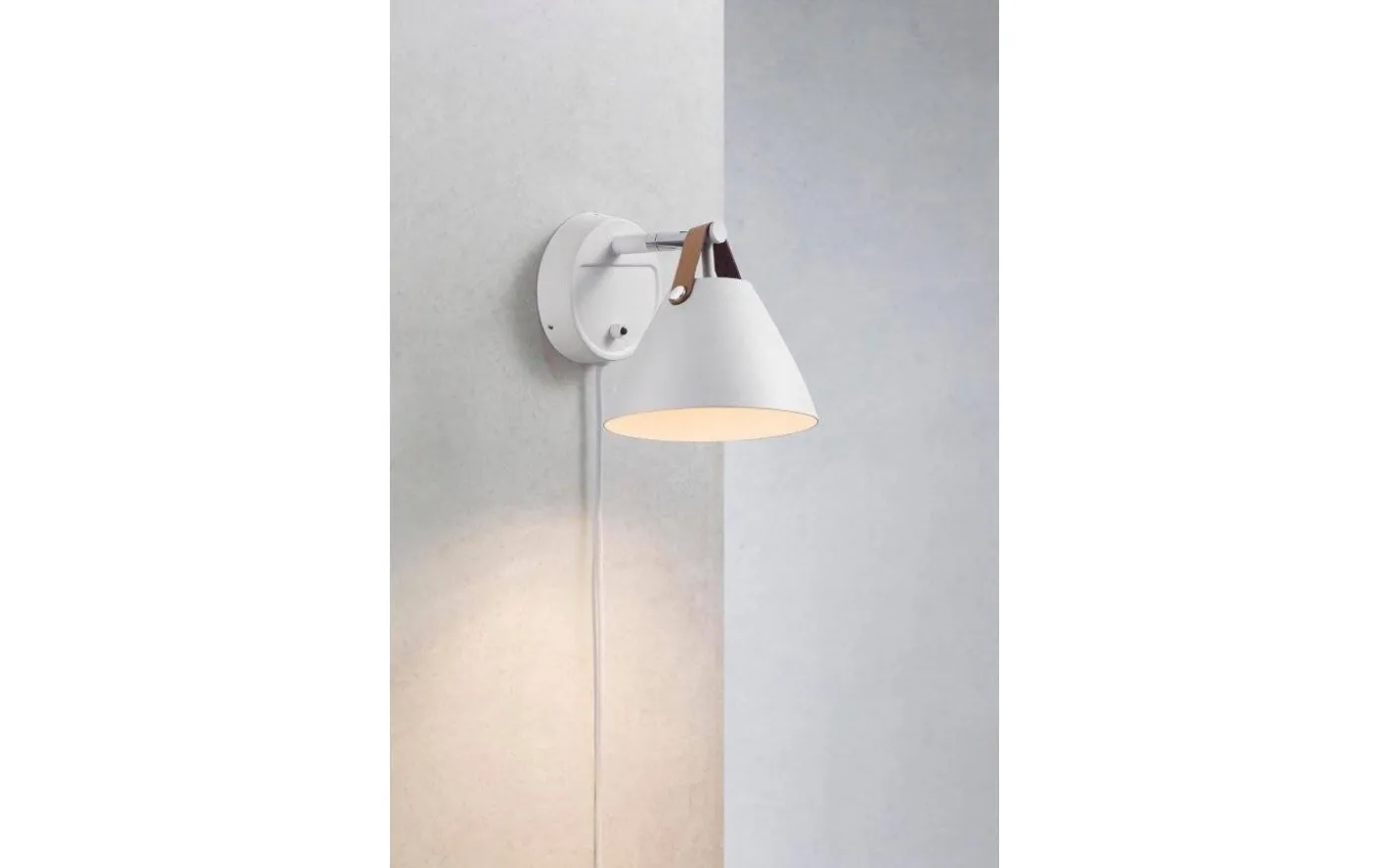 Strap 15 Vägglampa Vit