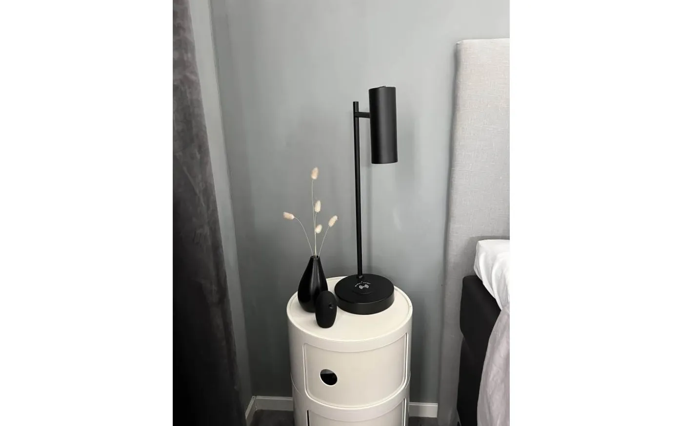 Tabela Bordslampa 52cm med Trådlös Laddning och USB Svart