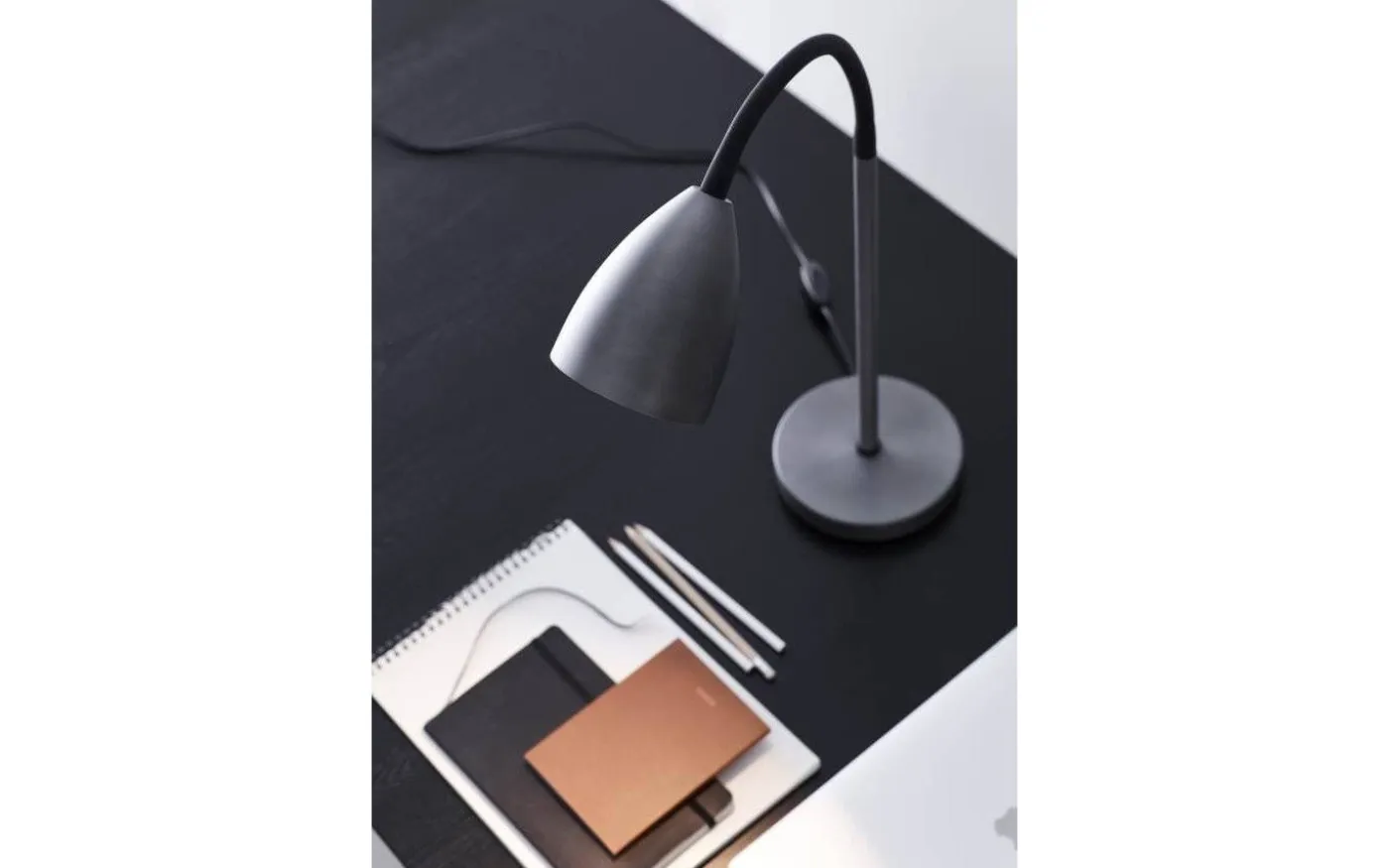 Trotsig Skrivbordslampa 63cm Oxidgrå