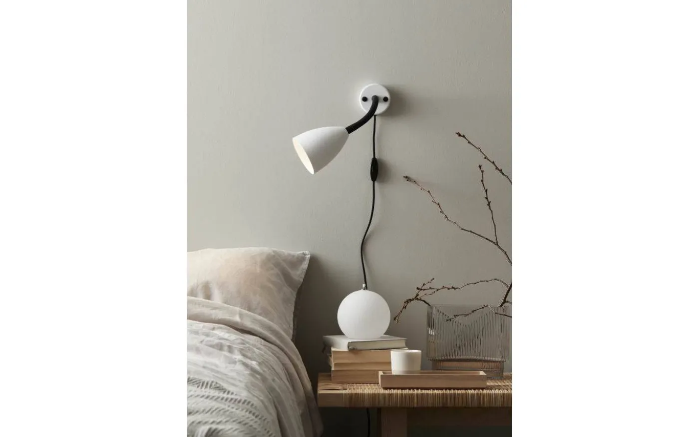 Trotsig Vägglampa Mattvit