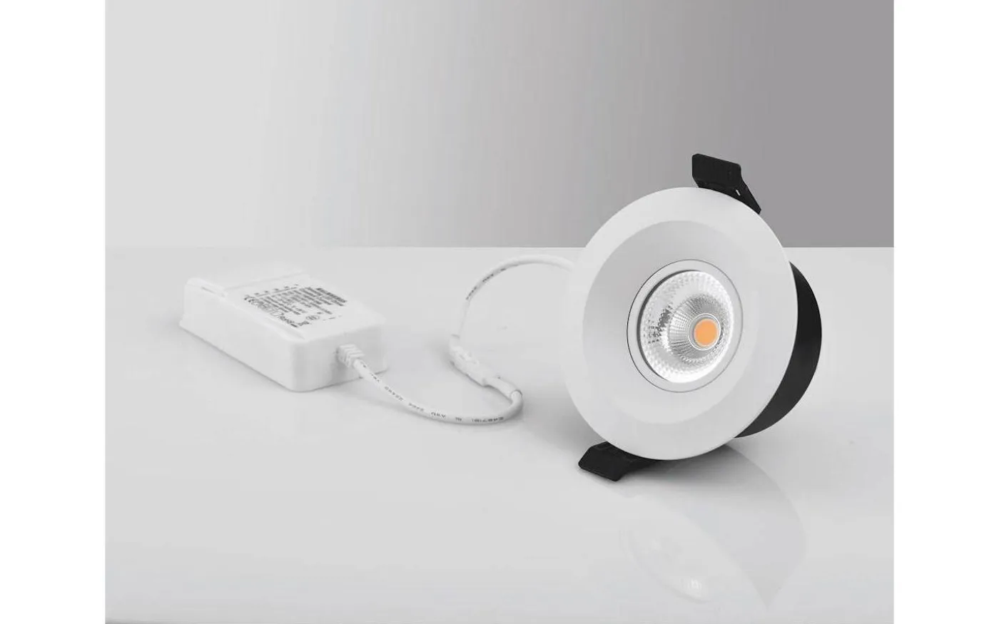 230V LED Spotlight 3000K 600lm 7W(50W), 10års Garanti