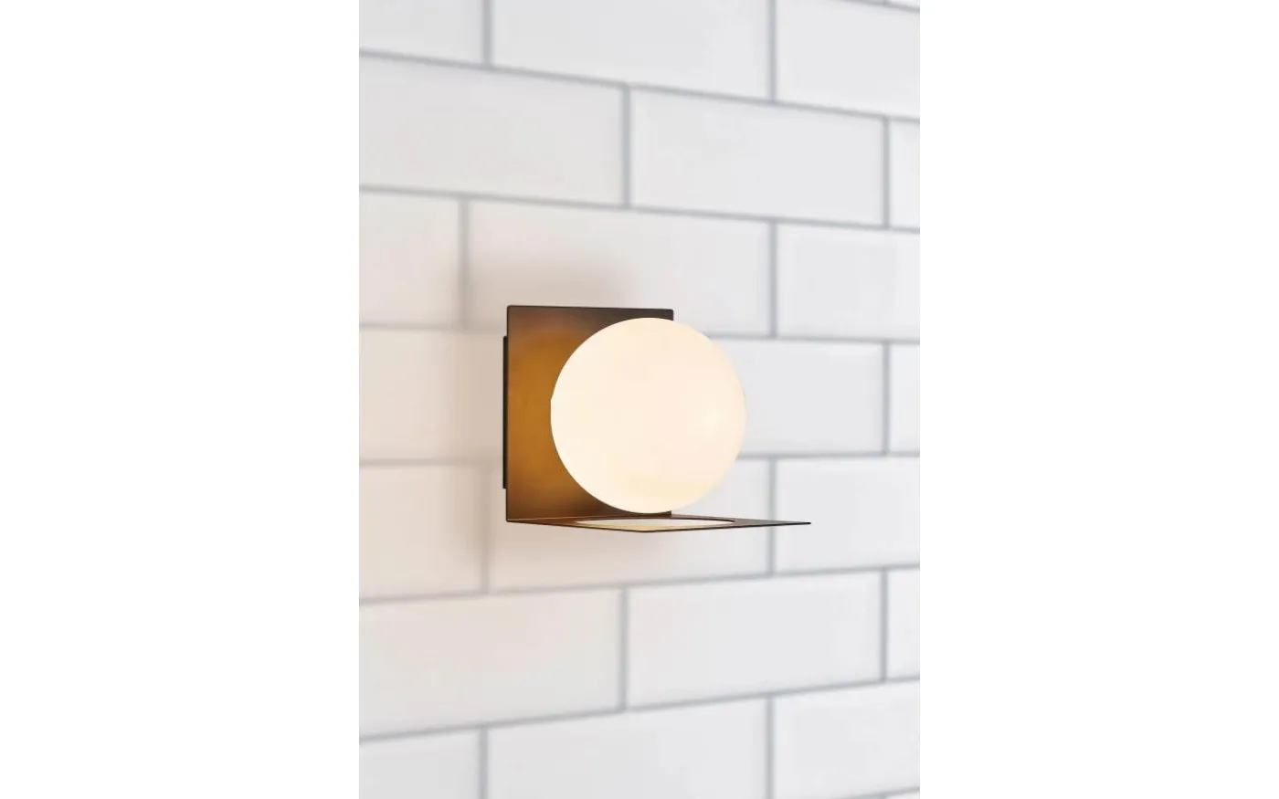 Zenit Vägglampa 1L Svart/Opal IP44